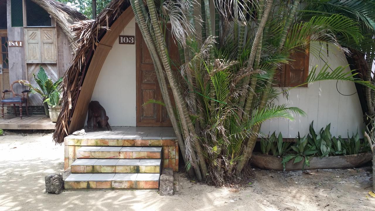 Villa Isabella Putri B&B Jepara Exterior foto